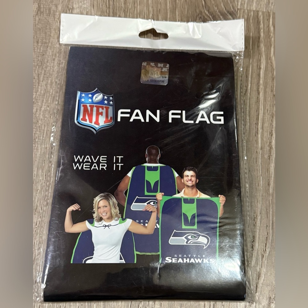 Seattle Seahawks NFL Fan Flag Cape | Wearable Team Spirit Banner New - Picture 2 of 4